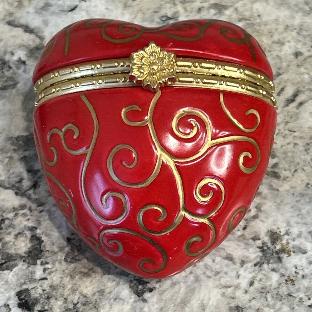 Red Porcelain w/ Gold‎ Heart Shaped Hinged Pill/Ring/Trinket Box Valentines 1999